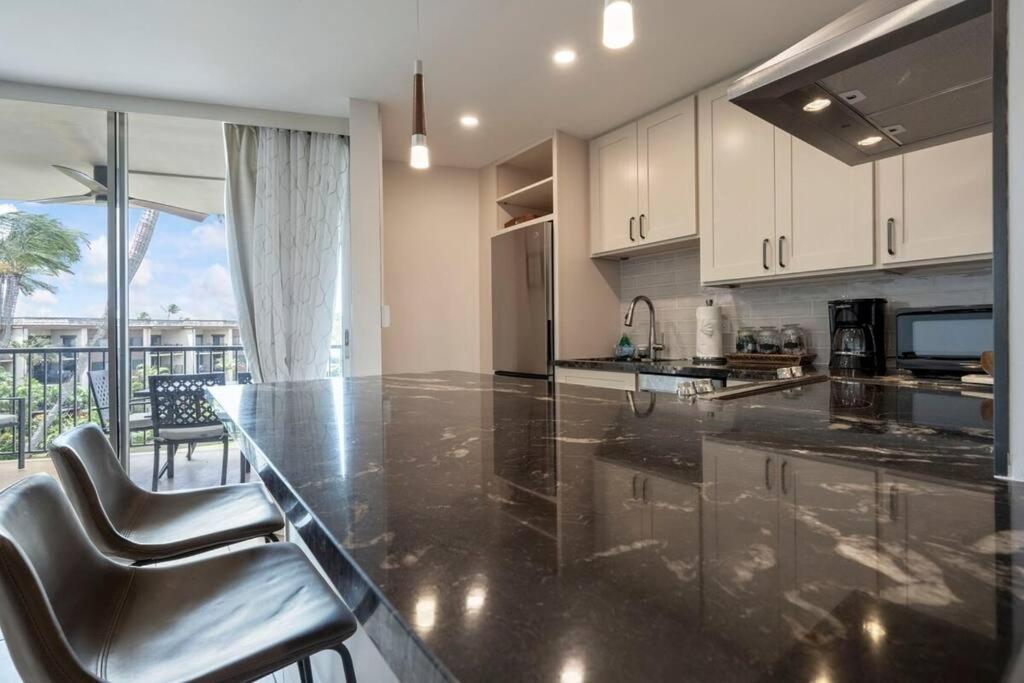 カハナHale Ono Loa 403- Top Floor, Ocean View, & Complete Modern Remodelアパートメント エクステリア 写真